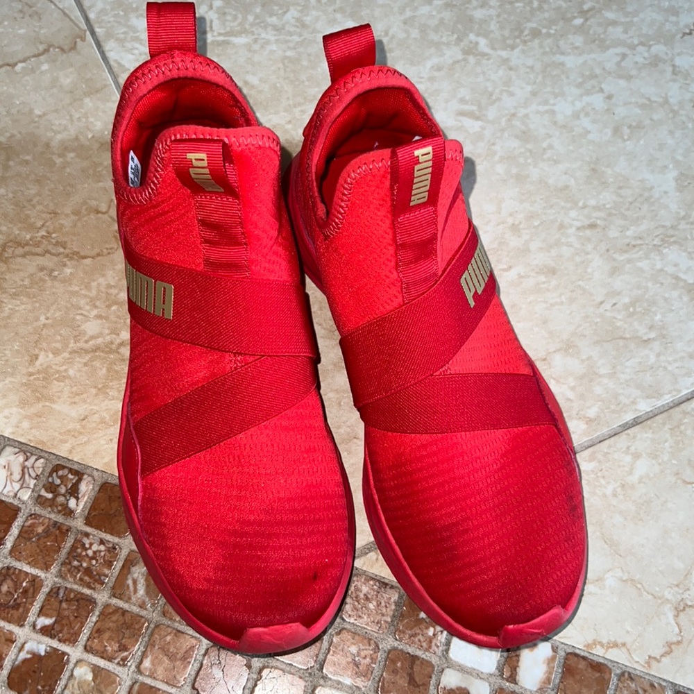 WOMENS PUMA SNEAKERS